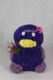 花偶企鵝與勿忘我干花 融合創意與真情的禮品花卉新選擇