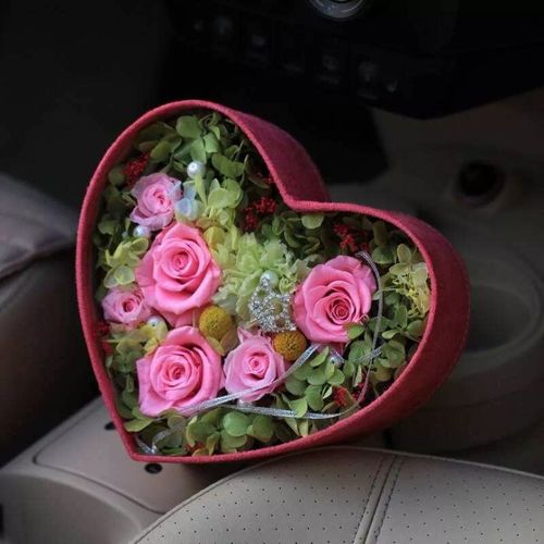 永鋒百合新城 鮮花好禮獻(xiàn)女神，春日盛惠暖人心